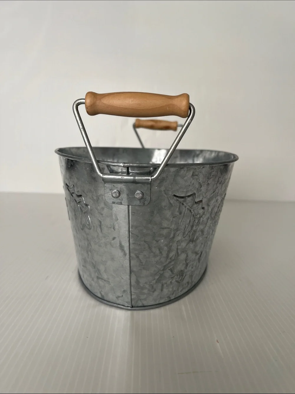 Tin Small Oval Tub with Wooden Handles